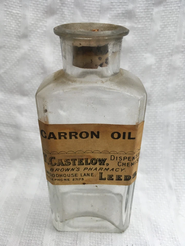 Labelled Carron Oil W.T. Castelow Brown's chemist 59 Woodhouse Lane Leeds bottle - Image 2 of 4