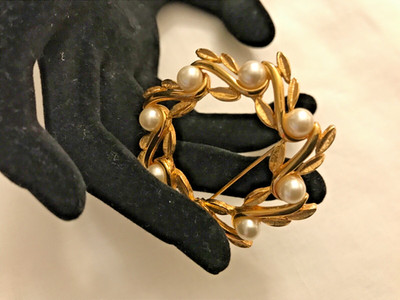 Vintage Wonderful NAPIER 7mm Faux PEARL BROOCH 1982 Goldtone