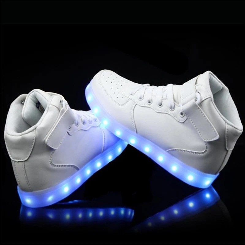 Scarpe da ginnastica lampeggianti per adulti con illuminazione LED danza luminosa ricarica USB - Immagine 2 di 4