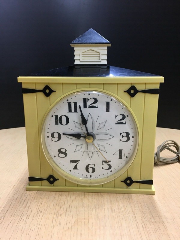 1970's Vintage Countryside Clock.