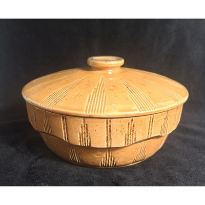 Watt Pottery Moon & Stars casserole, Dutch oven