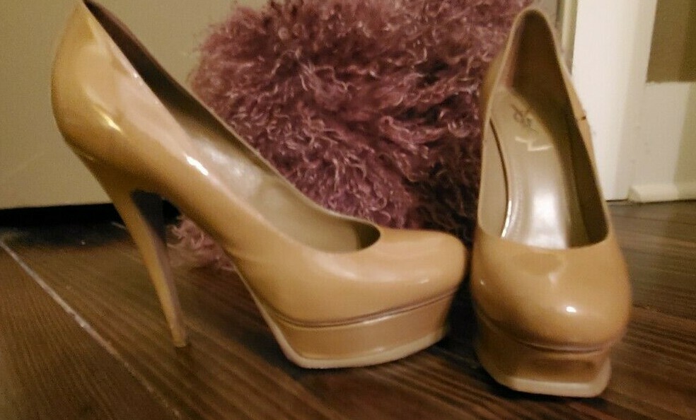 Decolte Yves Saint Laurent Tribute 105 in pelle verniciata marrone chiaro TAGLIA 38 5