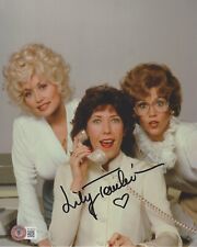 LILY TOMLIN SIGNED '9 TO 5' 8x10 MOVIE PHOTO 2D ACTRESS PROOF BECKETT COA BAS LILY TOMLIN SIGNED '9 TO 5' 8x10 MOVIE PHOTO 2D ACTRESS PROOF BECKETT COA BAS