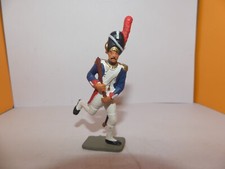 FIGURINE STARLUX EMPIRE HUSSARD PLUMET ROUGE COURT  PORTE DRAPEAU ( CASSE )