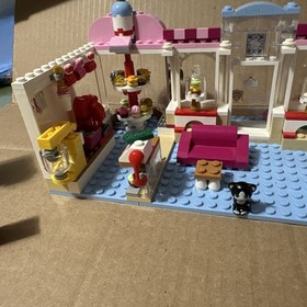 LEGO FRIENDS: Heartlake Cupcake Cafe (41119), Pre-owned, Incomplete