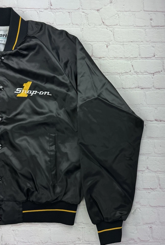 NUEVO Abrigo Vintage Herramientas a Presión Satinado L Horizon Negro Bordado Años 80 EE. UU. Foto 3 de 4