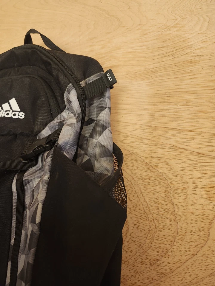 Adidas Softbol Mochila de Béisbol Negro Gris Geométrico Dos Bates Soporte Ajustable Foto 2 de 4