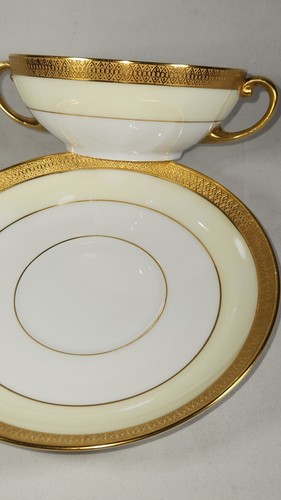 BAVARIA TIRSCHENREUTH CLIFTON 4246 FLAT CREAM SOUP BOWL & SAUCER SET - Picture 8 of 11