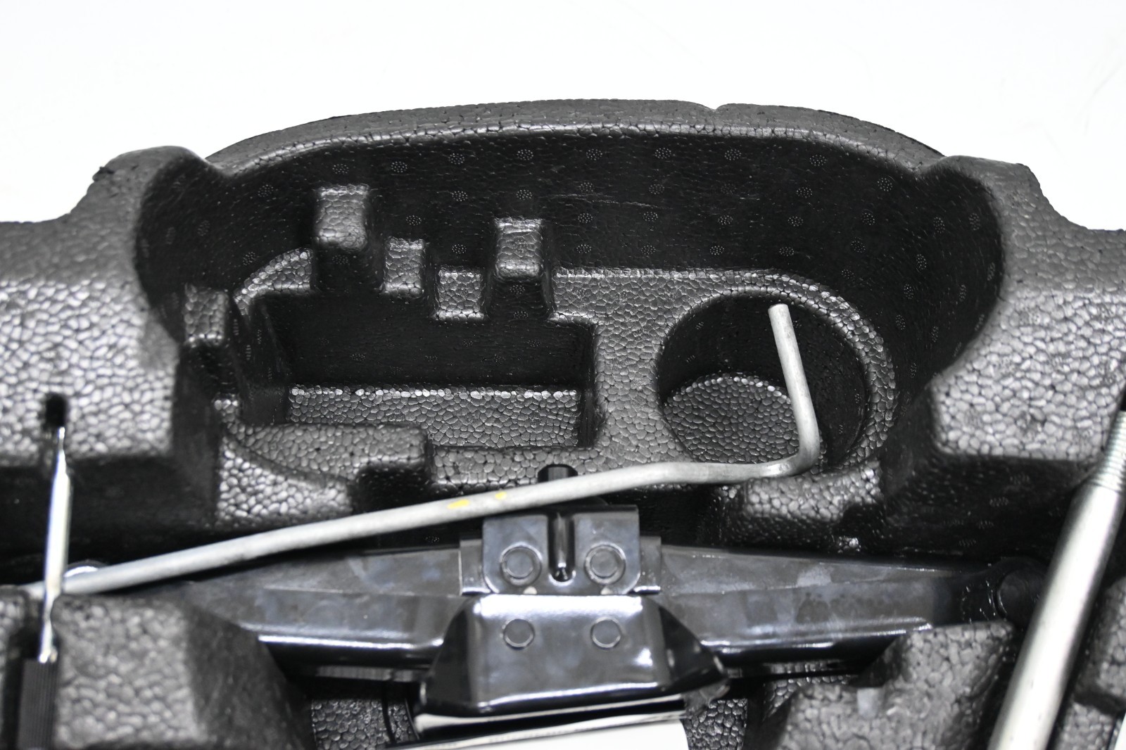 ⭐ 14-21 Maserati Ghibli Quatt Rear Trunk Emergency Tire Lift Jack Compressor Oem
