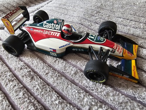 ONYX 167 Modello LOTUS 107B FORD #12 JOHNNY HERBERT Sky UK Moderatore F1 Formula 1 - Foto 2 di 3