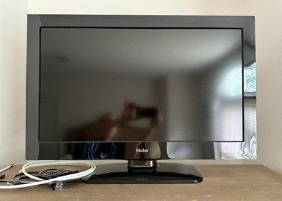 HAIER 32  TFT-LCD Color TV L32D1120 with Remote, Black, PICK-UP ONLY