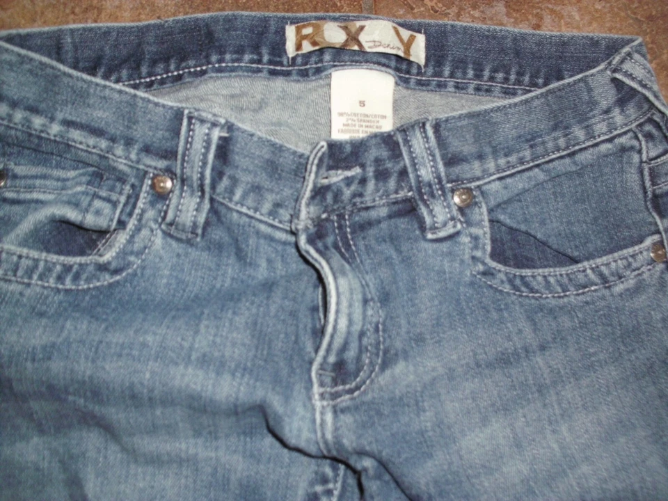 WOMEN'S JUNIORS JEANS SZ. 5 MISS CHIC BLACK DOLLHOUSE & ROXY BLUE JEANS USED - Image 2 of 4