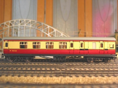 HORNBY-DUBLO 4005 +4006 + 4048 SCALA 00 BRITANNICO - SET DI 9 AUTO CREMISI E CREMA - Foto 14 di 20