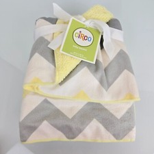 CIRCO BABY BLANKET YELLOW GRAY WHITE ZIGZAG ZIG ZAG CHEVRON STRIPE SHERPA NEW