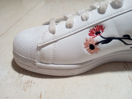 Adidas Superstar Pure J Friends Shell Toe Trainers in White-Women's Sz 6.5 - Picture 11 of 24