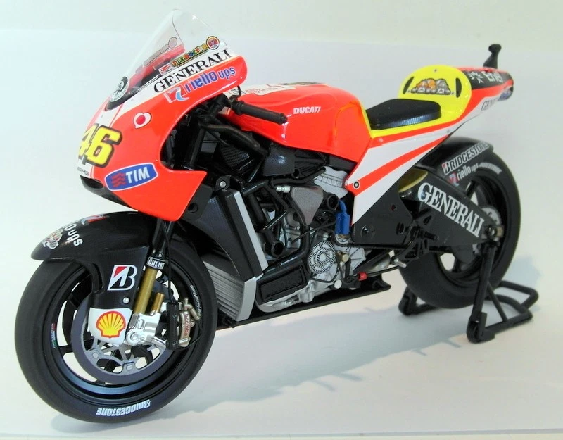 Minichamps escala 1/12 diecast 122 110046 Ducati Desmosedici GP11 2011 Rossi Foto 4 de 4