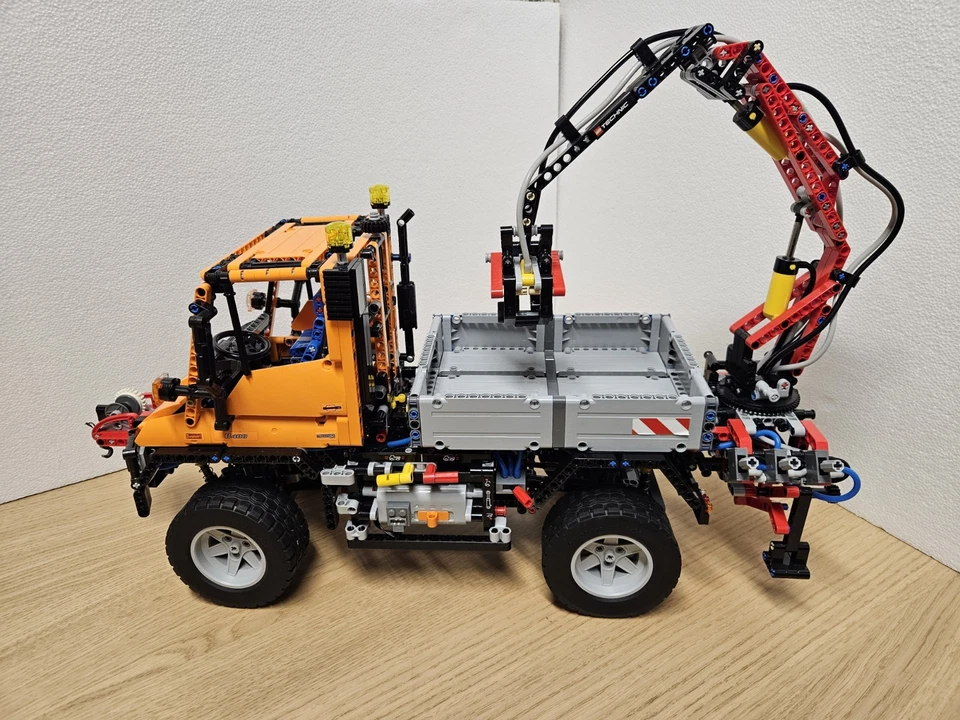 LEGO TECHNIC: Mercedes-Benz Unimog U400 (8110), vollständig, neue Sticker - Bild 2 von 4