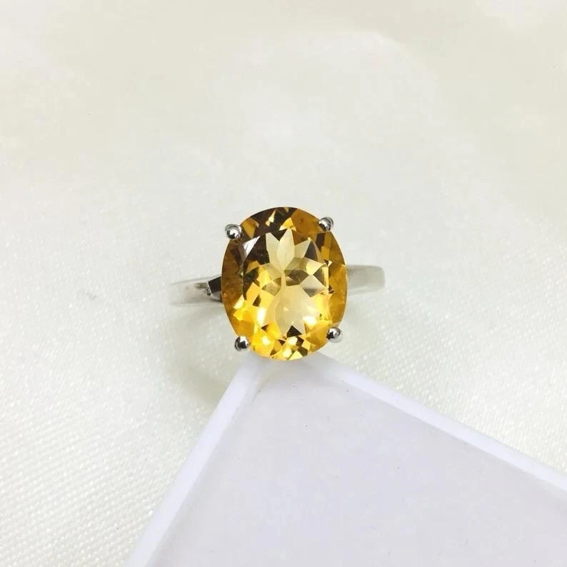 Anillo de compromiso de oro blanco sólido de 14 K de citrino natural y diamantes de corte ovalado de 4,50 quilates Foto 2 de 4