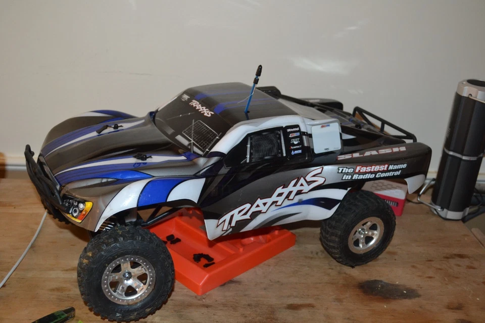 Traxxas Slash 2wd with Battery and TQ Transmitter Great Running Truck - Image 2 of 4