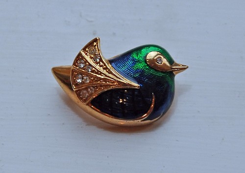 Stunning Turquoise and Green & diamante Enamelled bird Brooch 2.5cms across