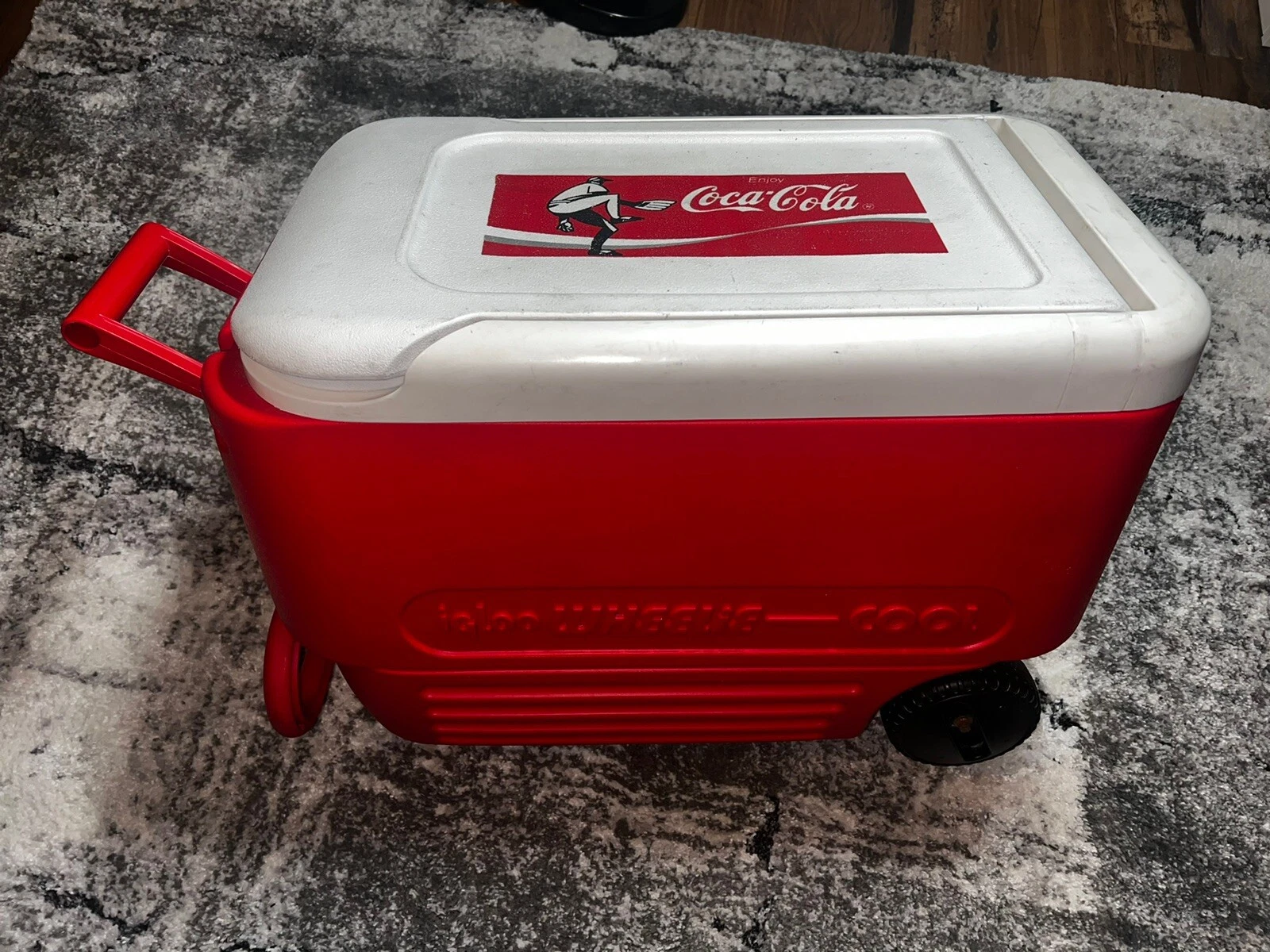 Igloo X Coca Cola Baseball “Wheelie” Ice Chest Rolling Cooler Red 38 Quart CLEAN