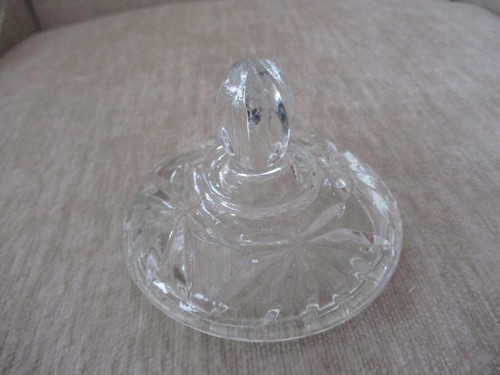 VINTAGE ANCHOR HOCKING PRESCUT GLASS CREAM & COVERED SUGAR SET EARLY AMERICAN - Picture 15 of 16