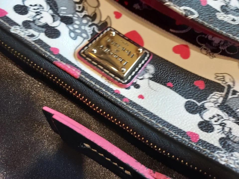 Bolsa tiracolo Disney Dooney & Bourke Mickey & Minnie Sweethearts bolsa ajustável. Alça - Imagem 4 de 4