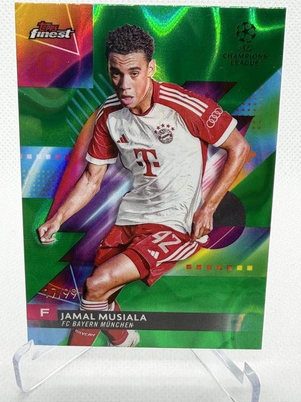 2023-24 Topps Finest UEFA Club Competitions - Jamal Musiala #93 Green Refractor