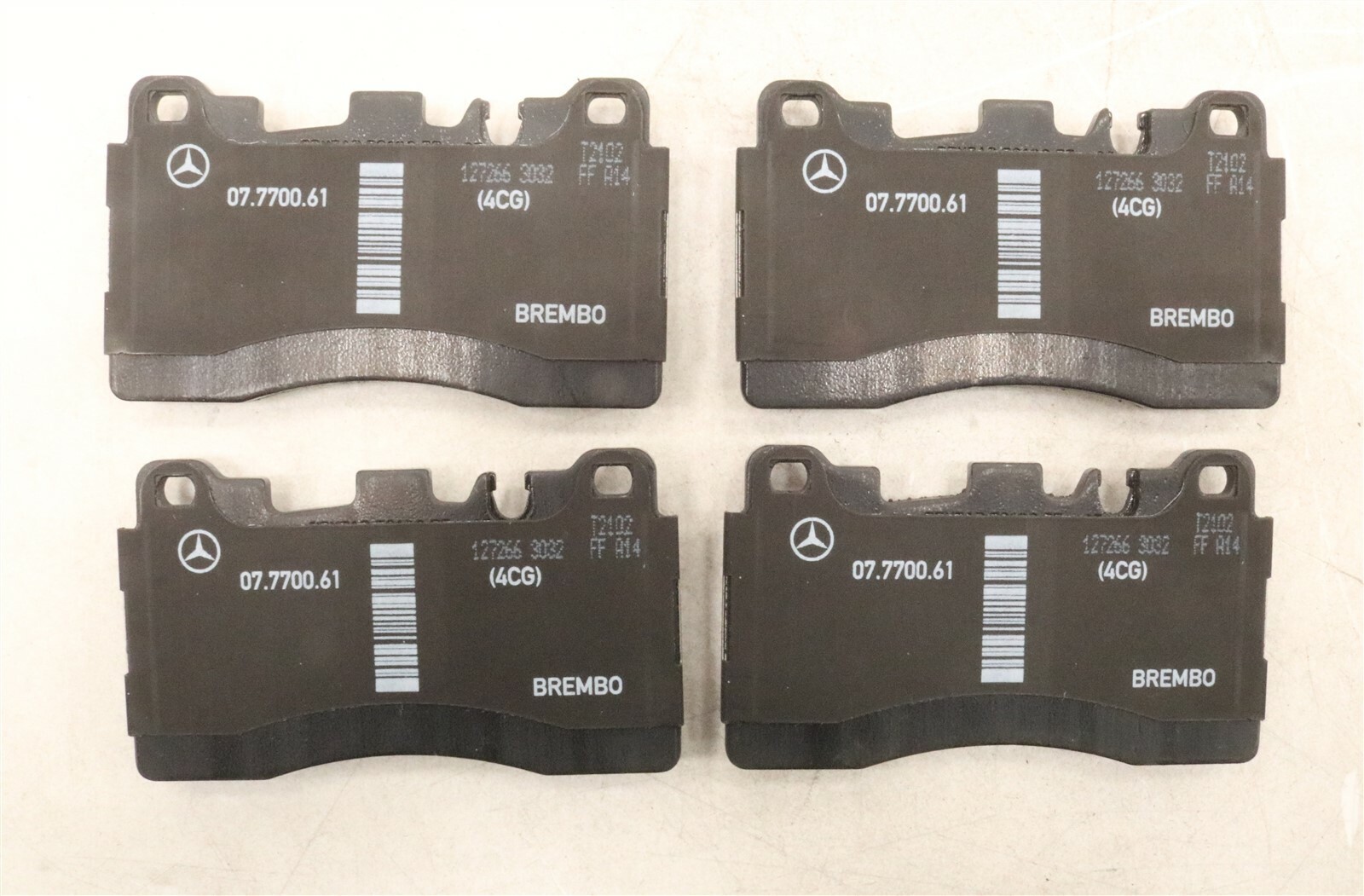 NEW OEM Mercedes-Benz Brake Pad Set Rear A0074207220 E63 CLS63 AMG  