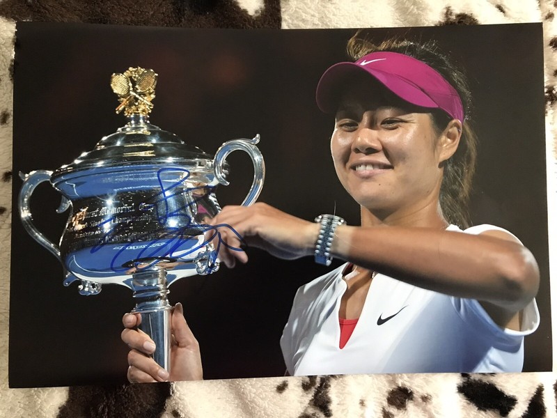 Li Na SIGNED AUTOGRAPHED (8) “17 1/2 x 11 1/2” PHOTOs