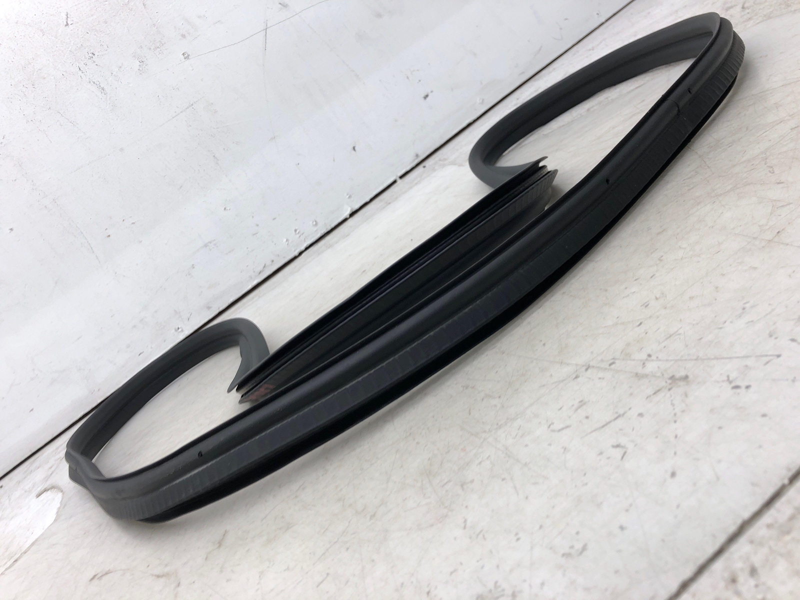 2020-2023 ASTON MARTIN VANTAGE ROADSTER REAR TRUNK BODY WEATHER STRIP SEALING