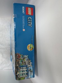 FACTORY SEALED 2014 RETIRED LEGO CITY POLICE STATION SET-BOX HAS DAMAGE-SEE PICS