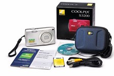 Nikon COOLPIX S3200 16MP Digital Camera w/ Box Battery Cable Case Logic Case