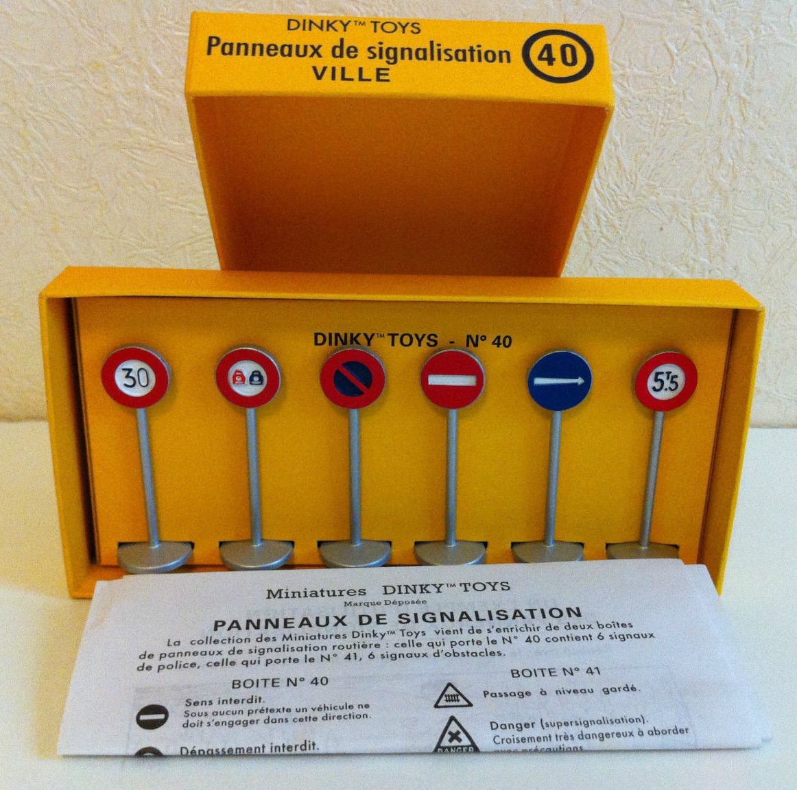DINKY TOYS no771 ロードサイン A Dinky Toys No. 771 international road signs set, boxed