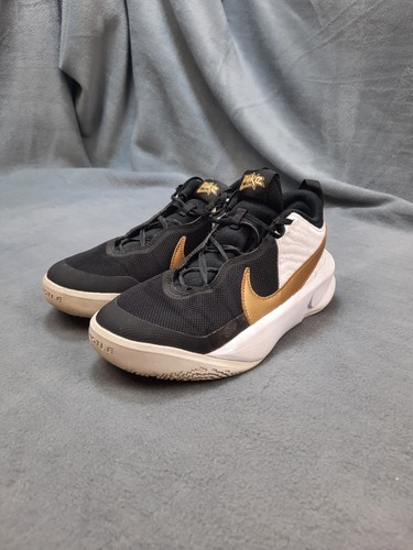 BOY`S NIKE TEAM HUSTLE D 10 ATHLETIC SNEAKERS SIZE 5 Y kids shoes