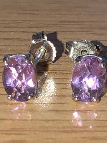 Vintage Hallmarked 9ct White Gold with Solitaire Amethyst Stud Earrings - Picture 8 of 15