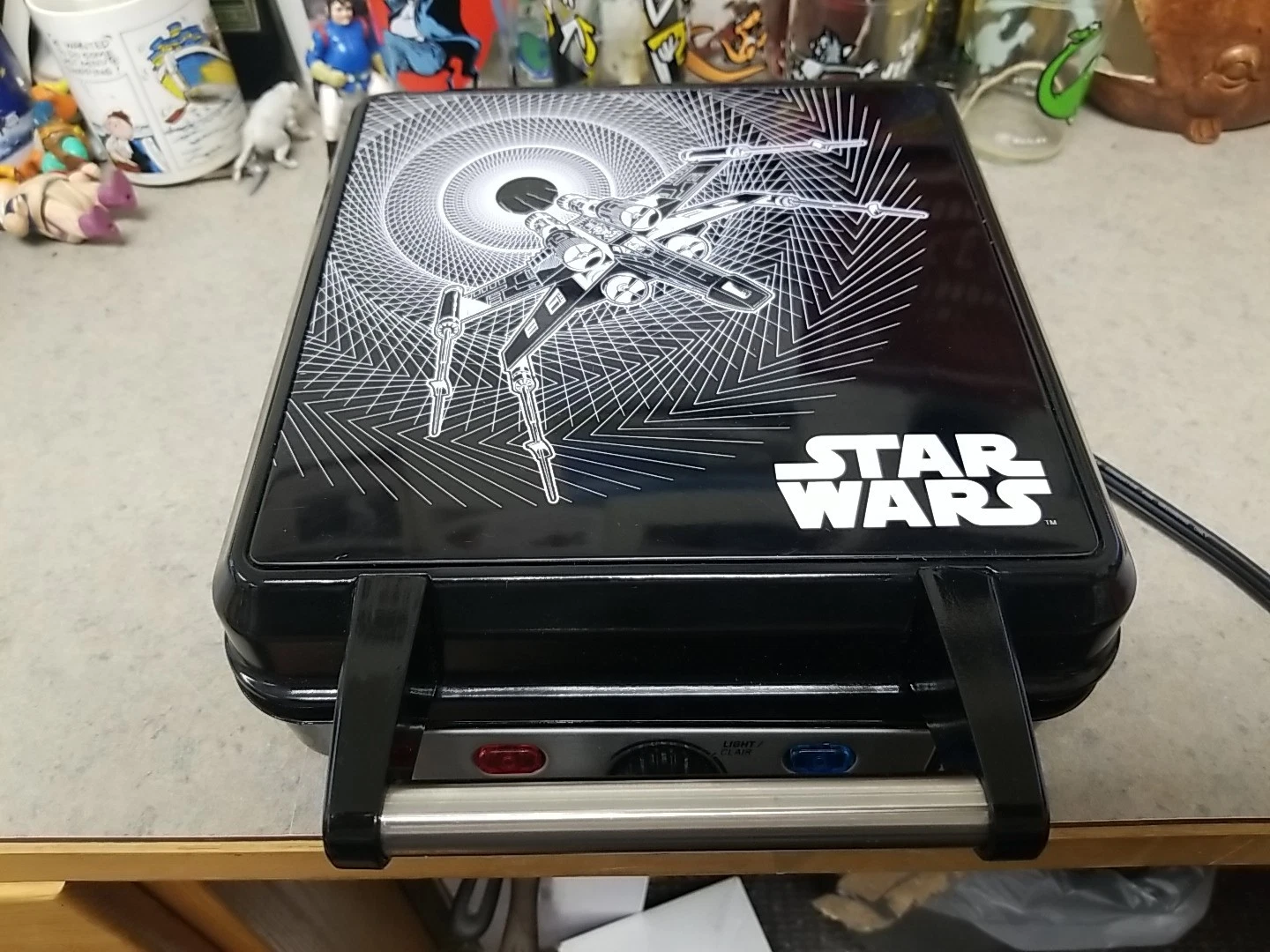 Star Wars 4-Waffle Maker, Black with X-Wing Graphic, Disney (LSW-281CN)
Opens in a new window or tab