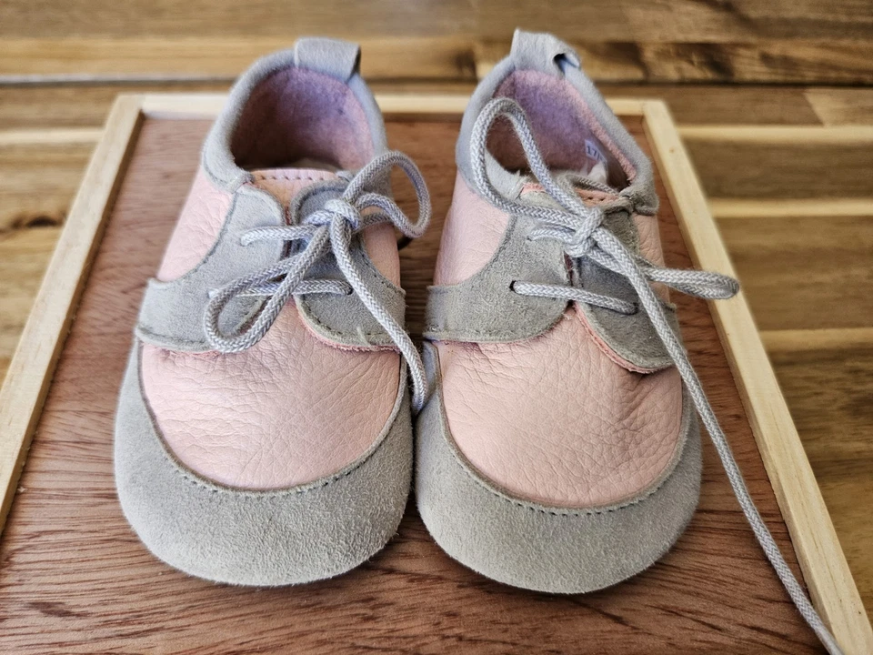BabiLukids Bebé Niña Cuero Suave Cuna Zapato EU 19 US 4 Cordones Oxford Gris y Rosa Foto 2 de 4
