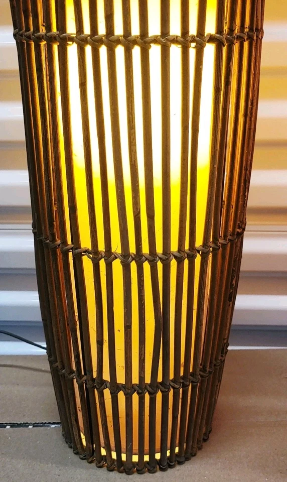 Lámpara de pie de mediados de siglo de ratán-bambú-lino, estilo Franco Albini de los años 60 Foto 3 de 4