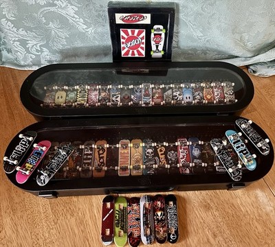 Lot 42 Tech Deck Finger Skateboards Blind World  +6 Non Wheeled W/2 Cases