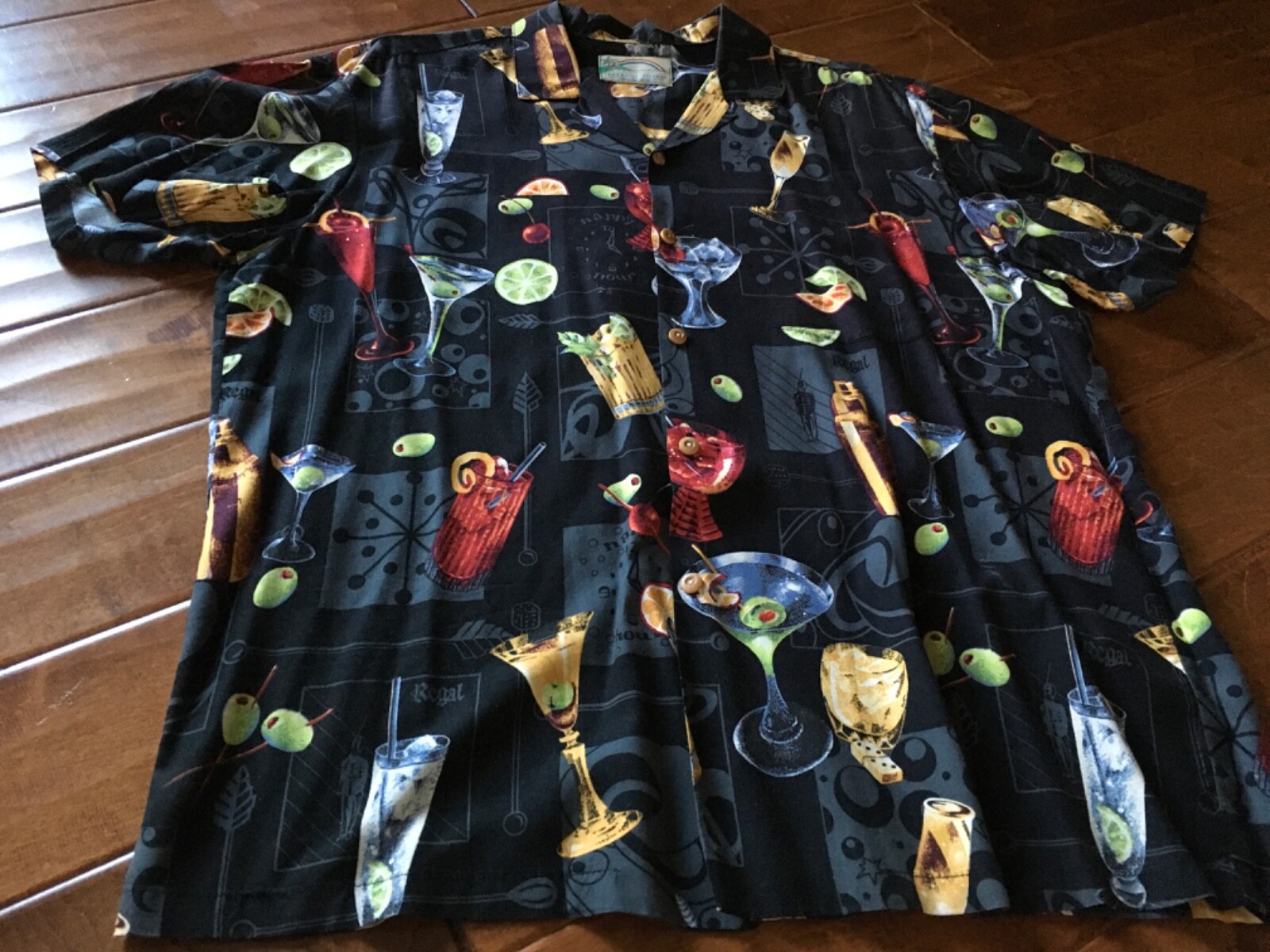 Paradise Found Men's Short Sleeves Shirt from Honolulu, Hawaii size X- Large