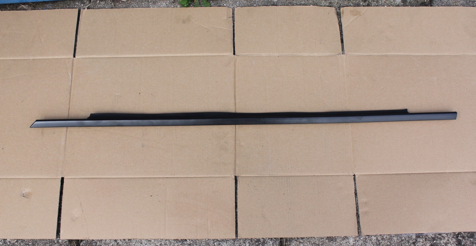 BMW E30 2 DOOR COUPE CABRIO LOWER MOLDING & SEAL LEFT DOOR BLACK  