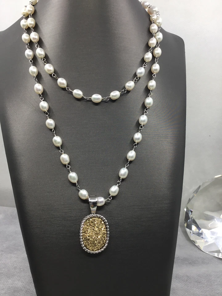 Collar de perlas de agua dulce de plata 925 Italia con colgante ovalado druzy de titanio dorado Foto 2 de 4