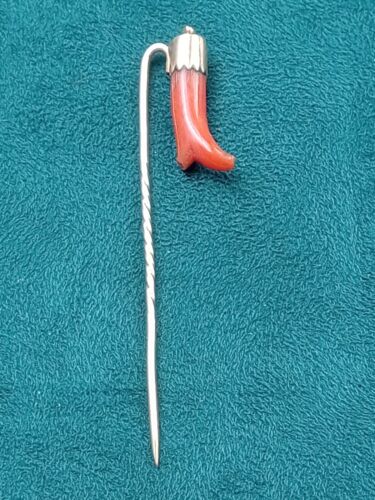 Antique Gold Stick Pin w. Boot Shaped Coral Setting in Gold Crown: 2.5" & 2.45 g