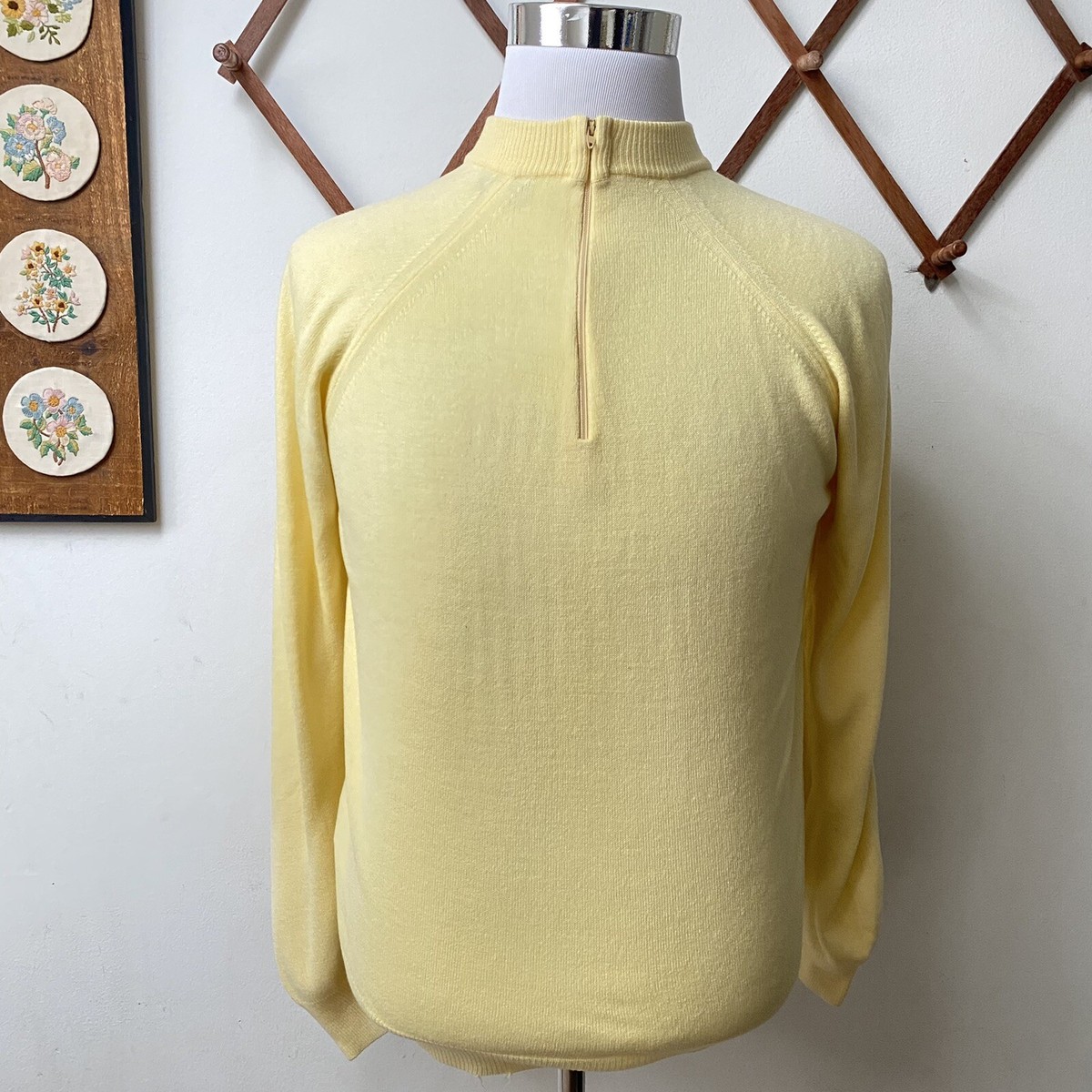 1970s Mock Neck 1/4 Zip Knit Vintage Sweater Preppy Light Yellow 