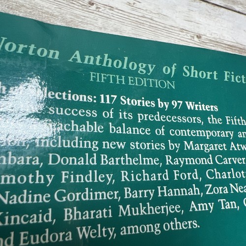The Norton Anthology of Short Fiction by R. V. Cassill - 5th Edition - Foto 10 di 11