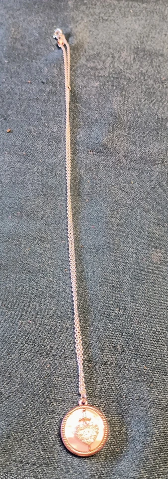 Collar DISNEY Villanos Blancanieves Espada y Corazón Chapado 18" Foto 4 de 4