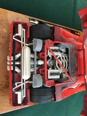 BBurago / Burago Italy 3732 Model 1987 Ferrari F40 on Display