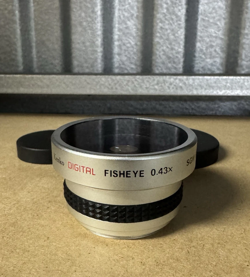 Kenko SGW-043 Wide Angle 37mm 0.43x Fisheye Lens - Image 2 of 4