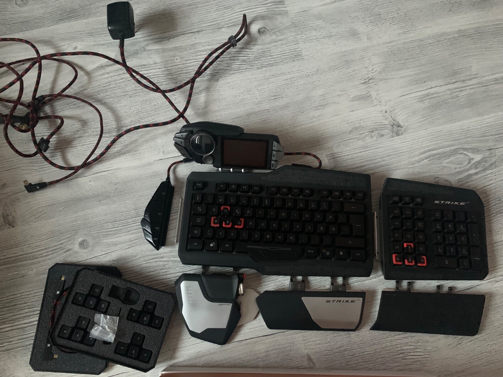 Mad Catz S.T.R.I.K.E. 7 Advanced Gaming Keyboard for Elite Gamers